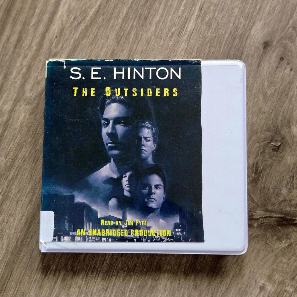 S.E. The Outsiders Audiobook 4 CD Unabridged Read by Jim Fyfe